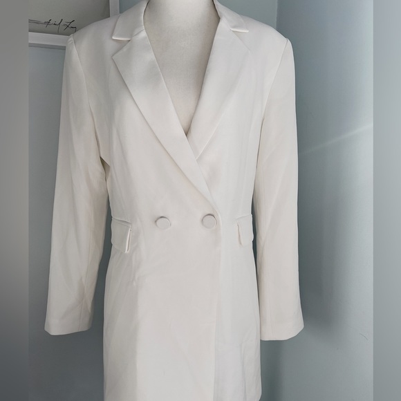 Alice+Olivia  KYRIE TUXEDO SKORT ROMPER - Picture 5 of 16